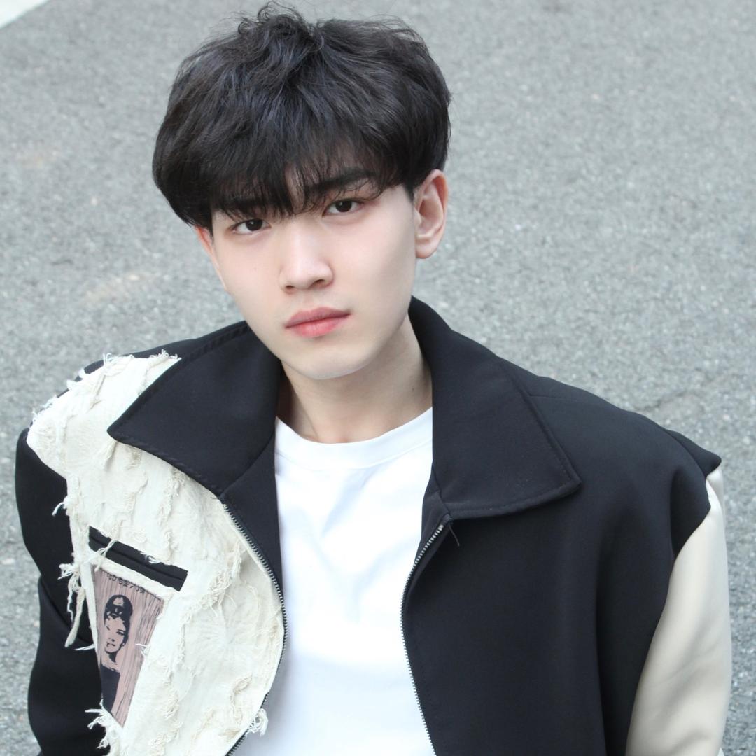 王健一