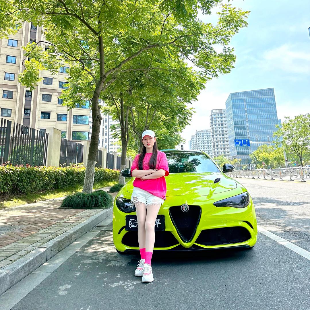 潮牌汽车（小姨子菲菲）