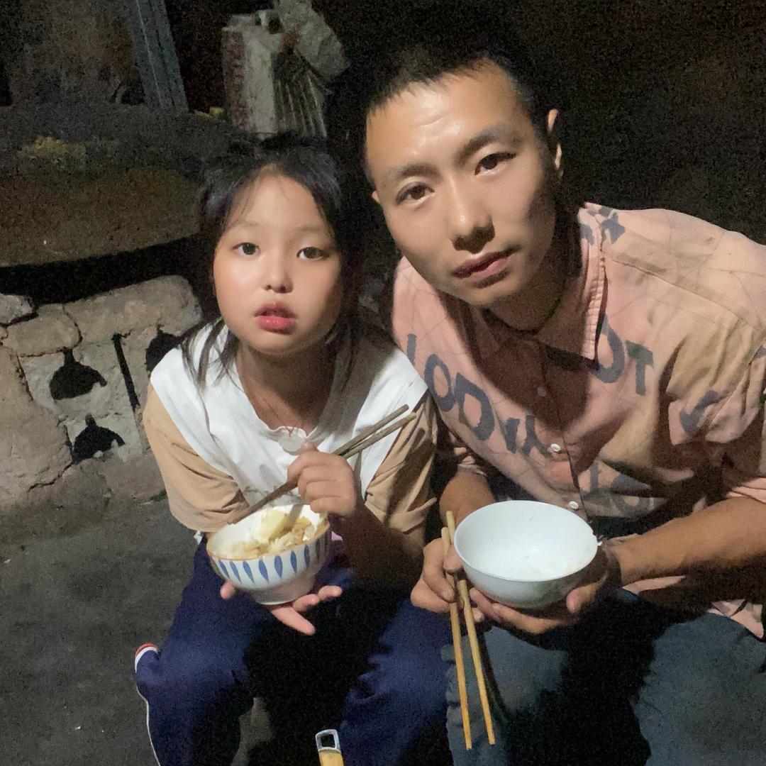 智力天使女儿离异单亲爸爸记录生活