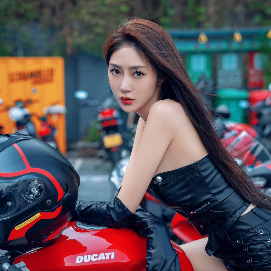 野生美女挖掘机