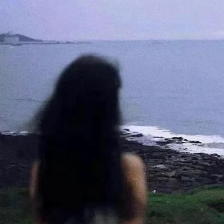 教钢琴的月月老师