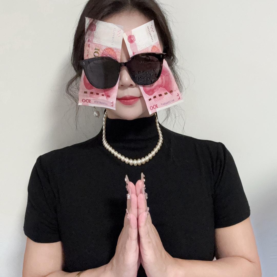 卖叉车的女老板