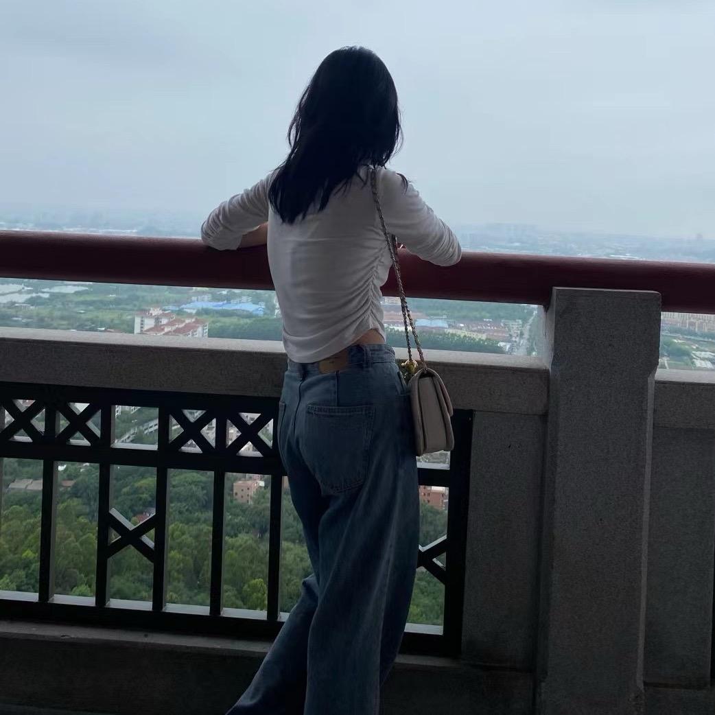 梁小姐