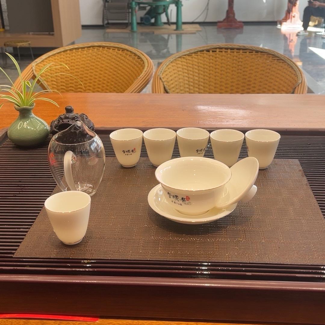 饮一盏古茗（老寨76号）