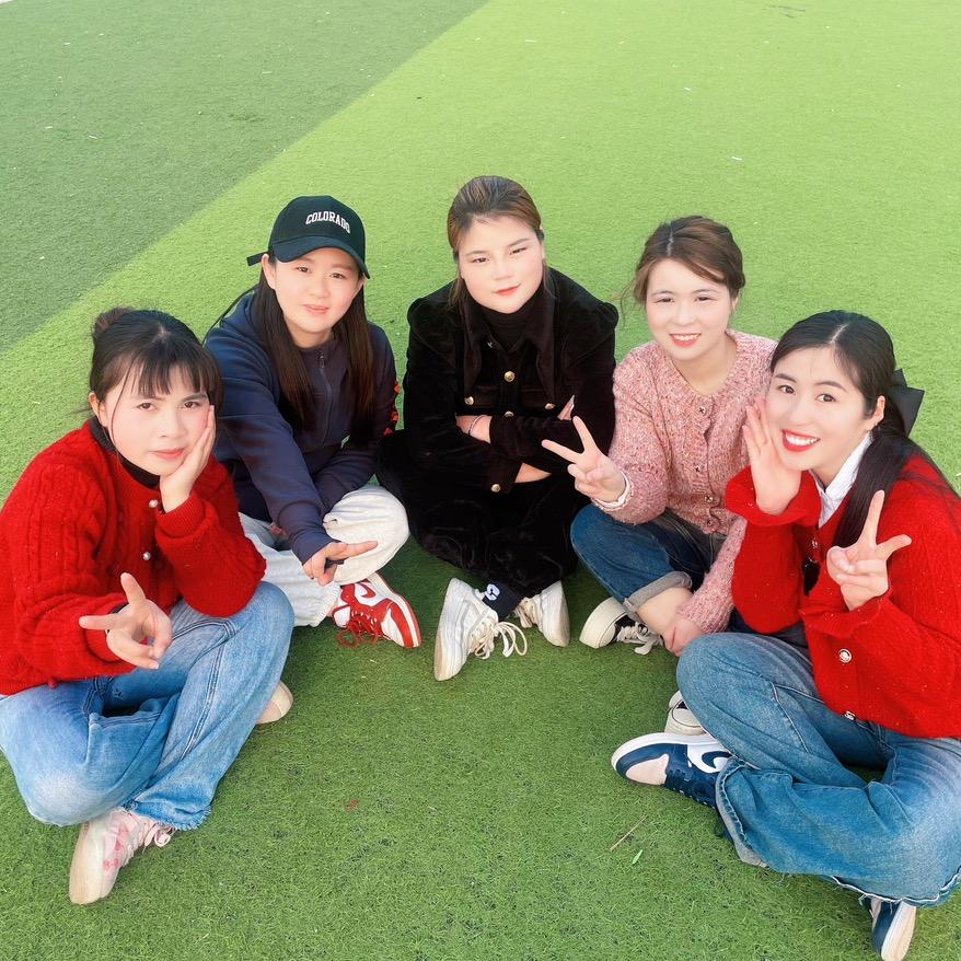 五个“显眼包”🥳