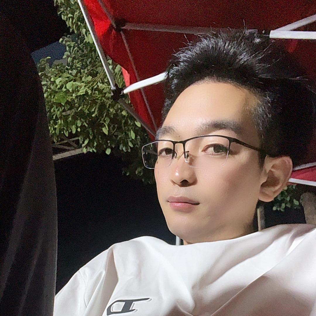 ℋღ 终是ོོོ  小人物༊