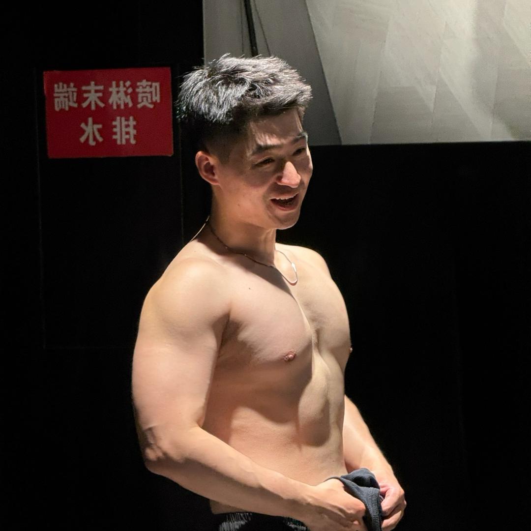 颜9