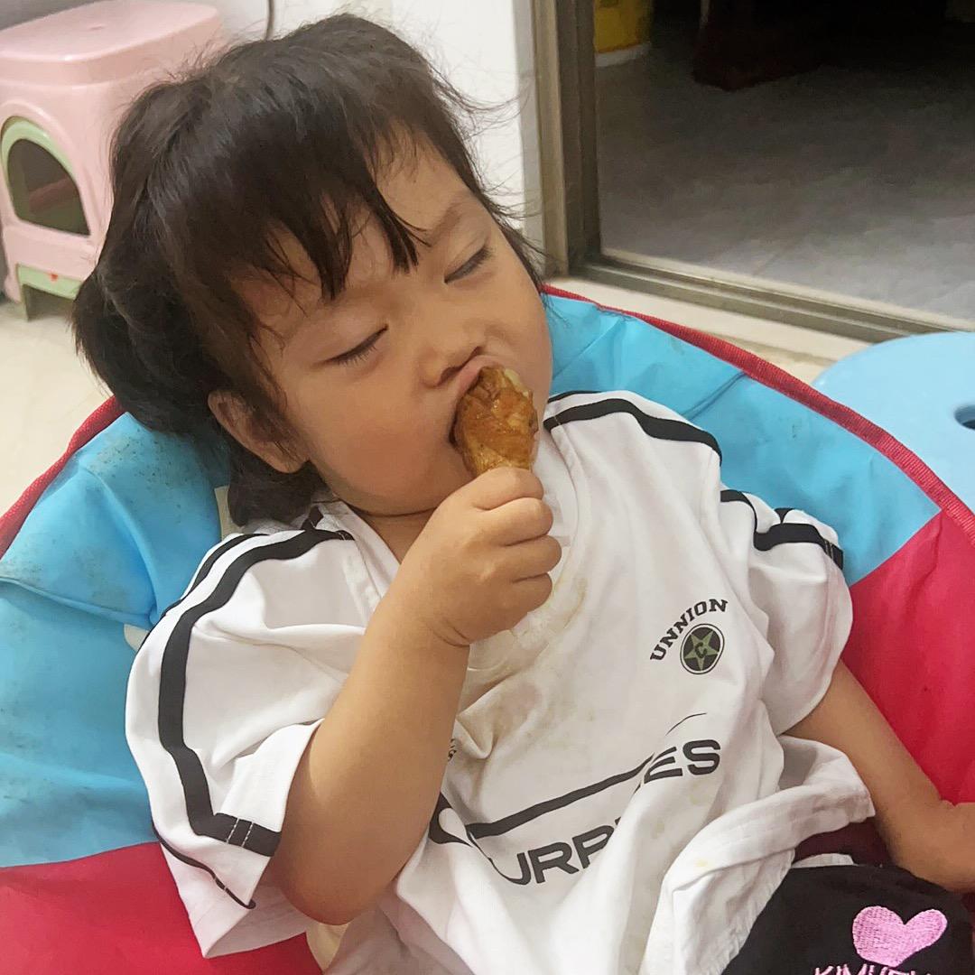 大馋丫头学做饭