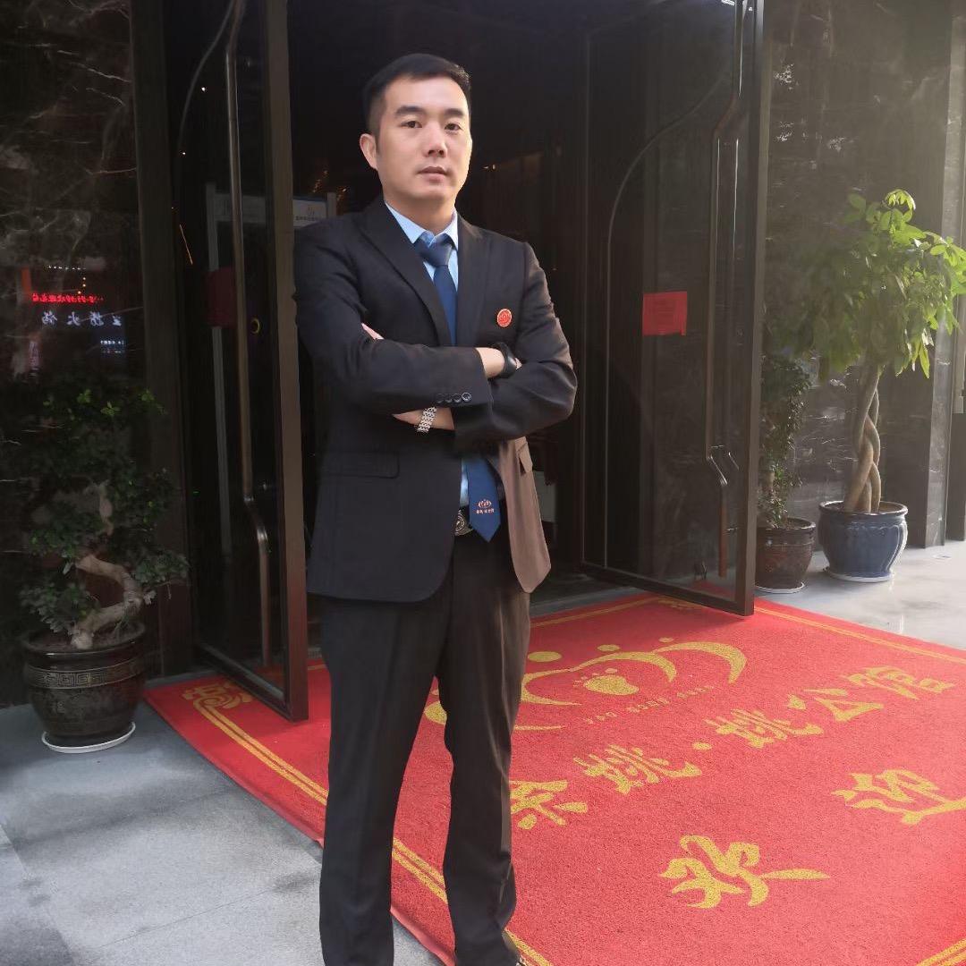 足下生辉，慈公馆经理小曾