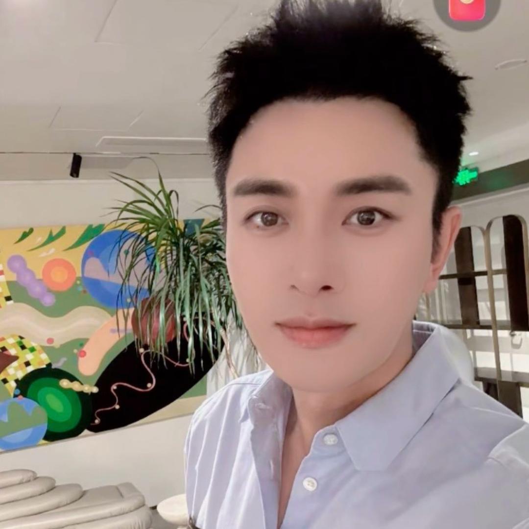 亮亮（亮哥直播间）