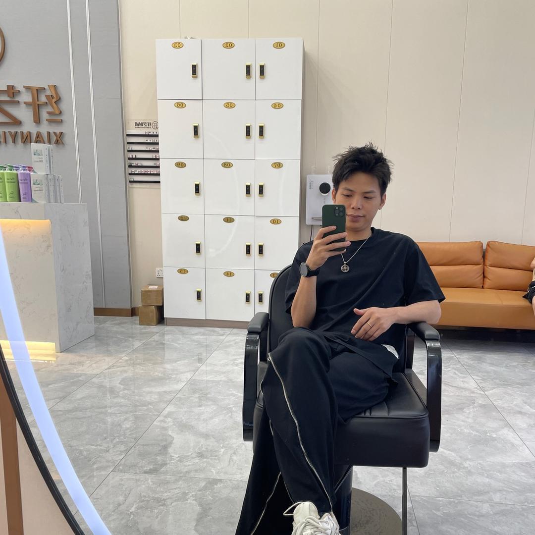 东莞市寮步纤艺时尚专业设计发型美发店