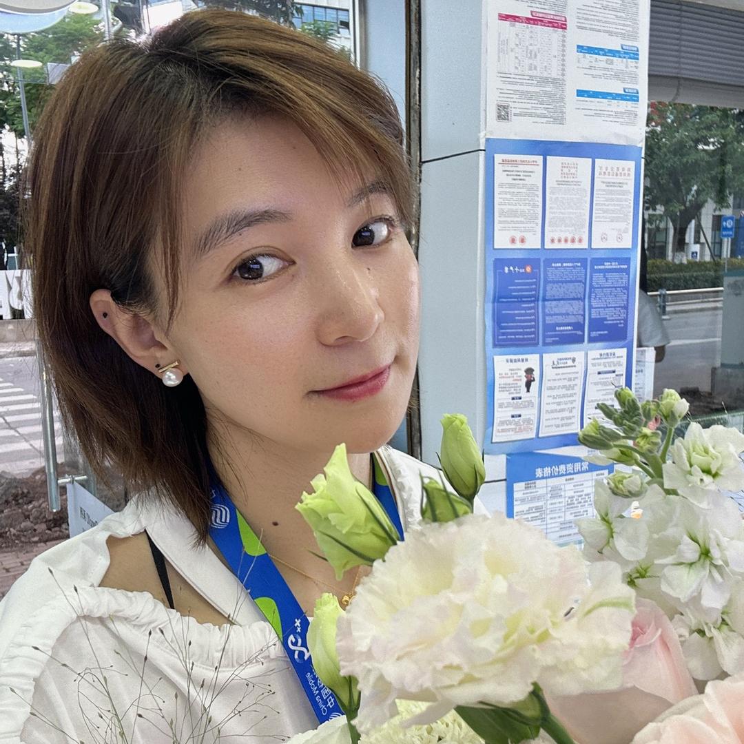 卖手机的小杨姐姐