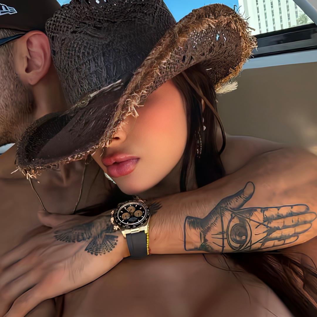 阳光明媚中老年少女