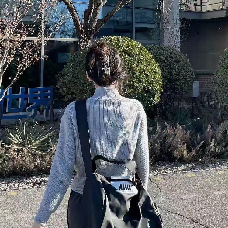 小贺爱臭美（简约穿搭）