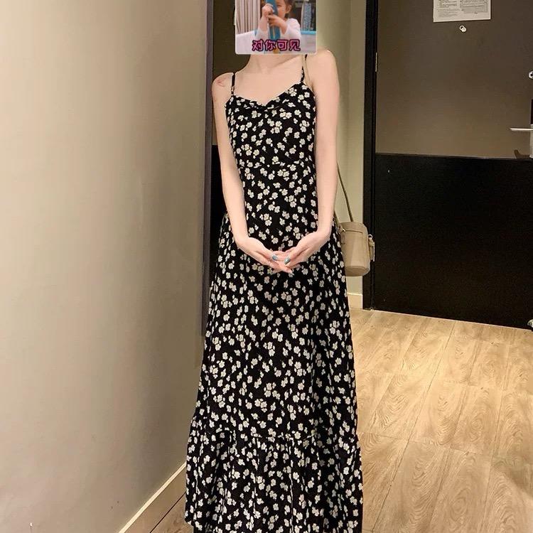 罗平《野肆·YES》精品服装店