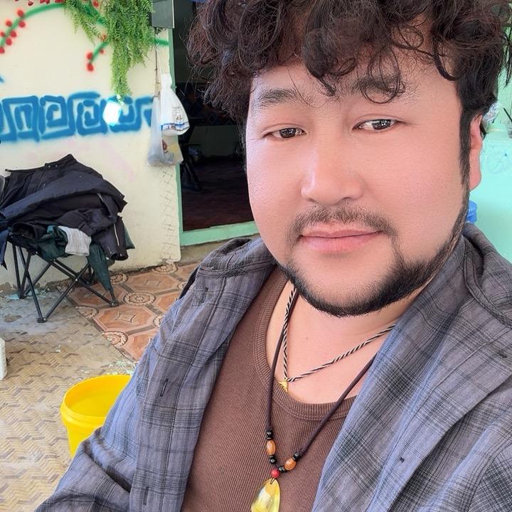 尔康一样的男人