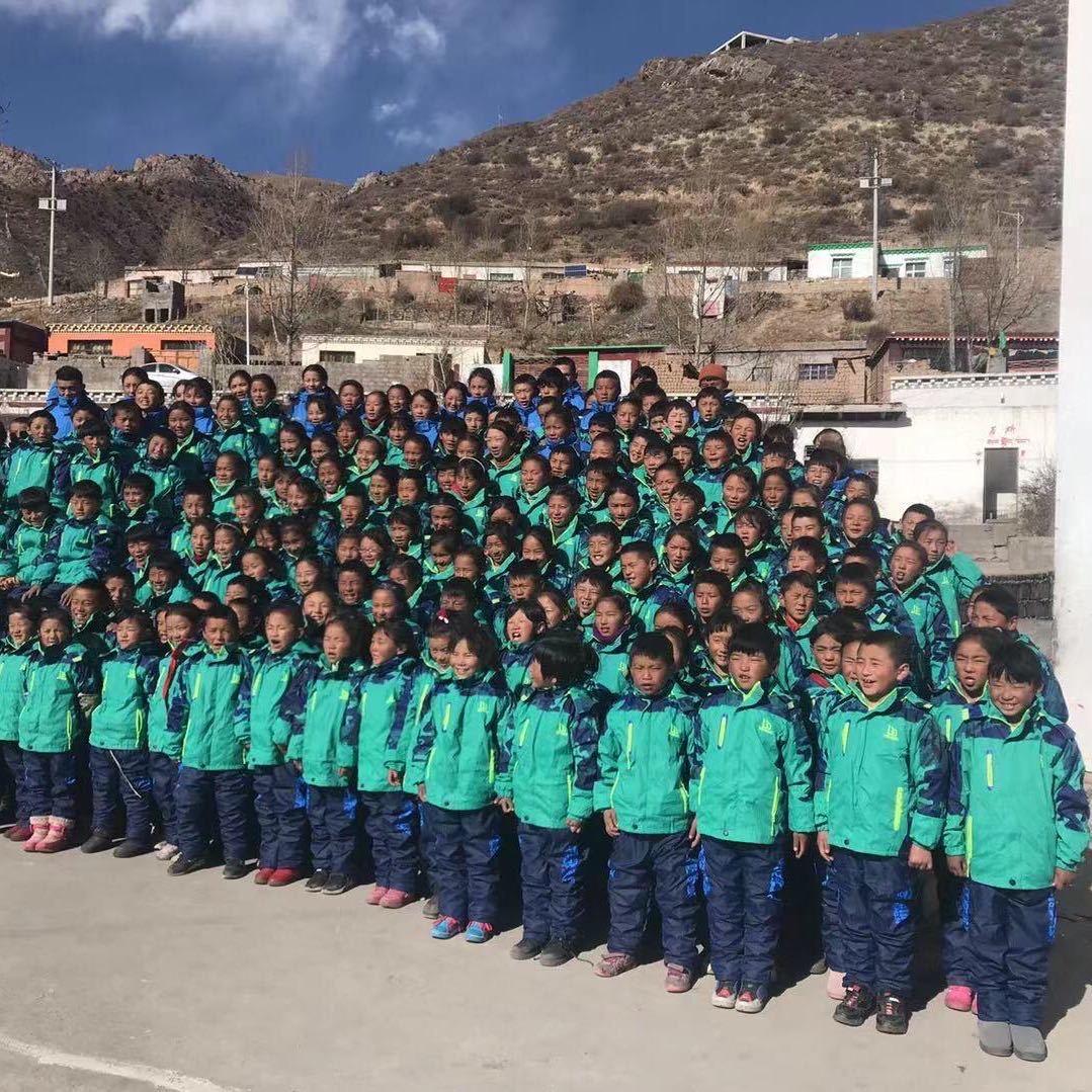 多眯童话湖州织里三贝服饰有限公司童装专卖店