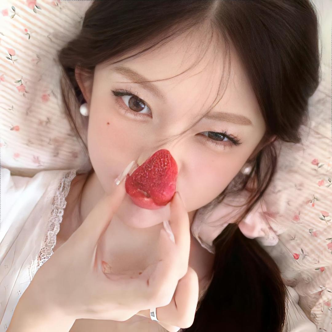 👑                👑