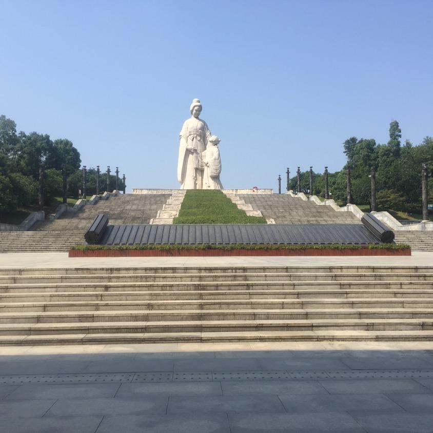 梅鹏