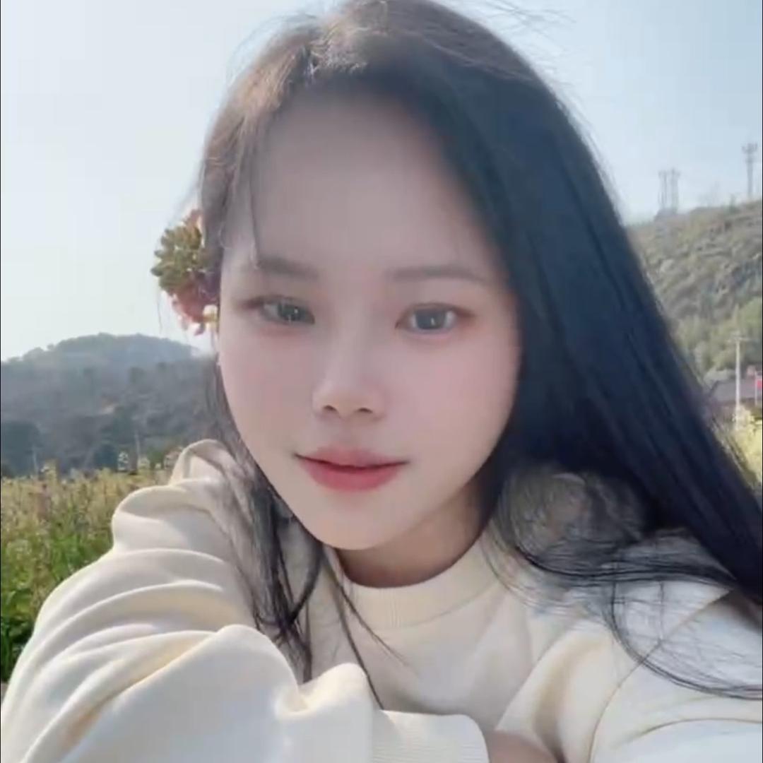 🧏🏻‍♀️陆.女士