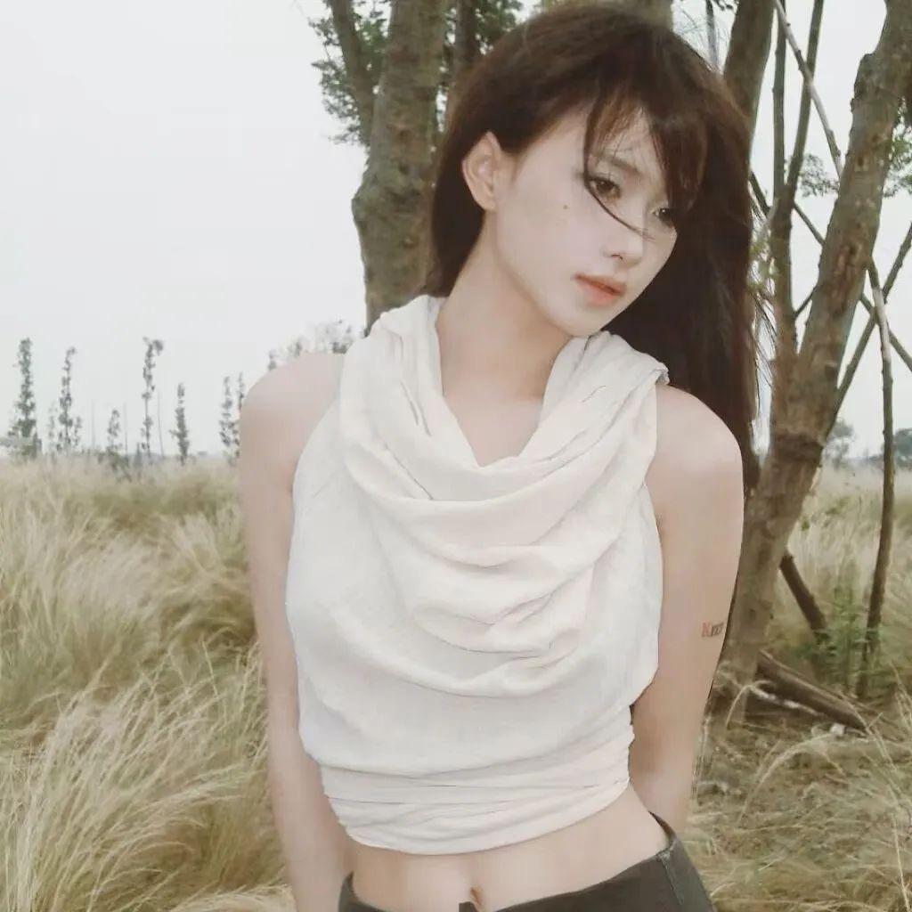 佳佳.