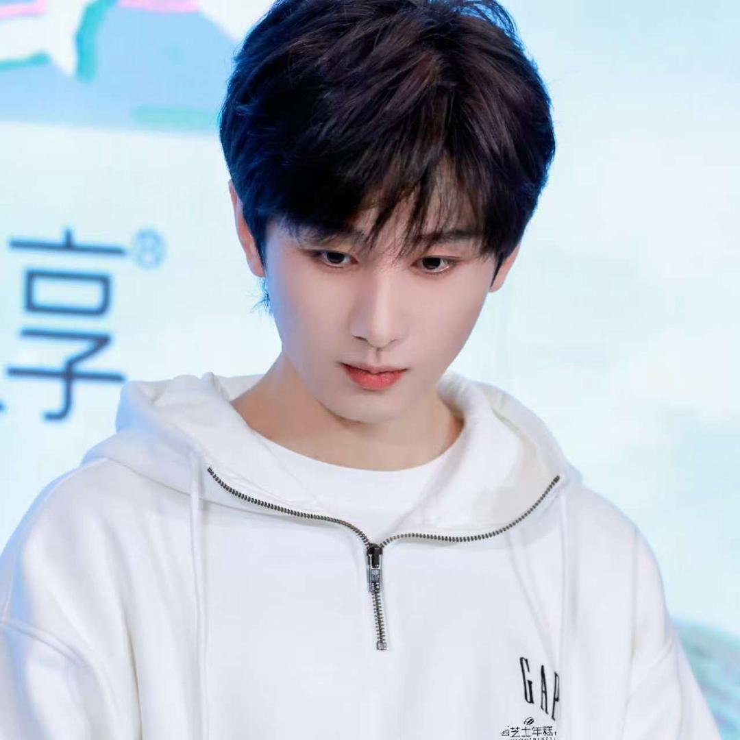 一枚丑懒丑懒的果果丶