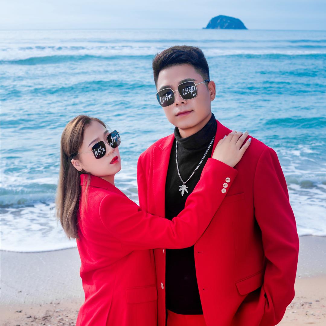 大磊小雪爱摸鱼