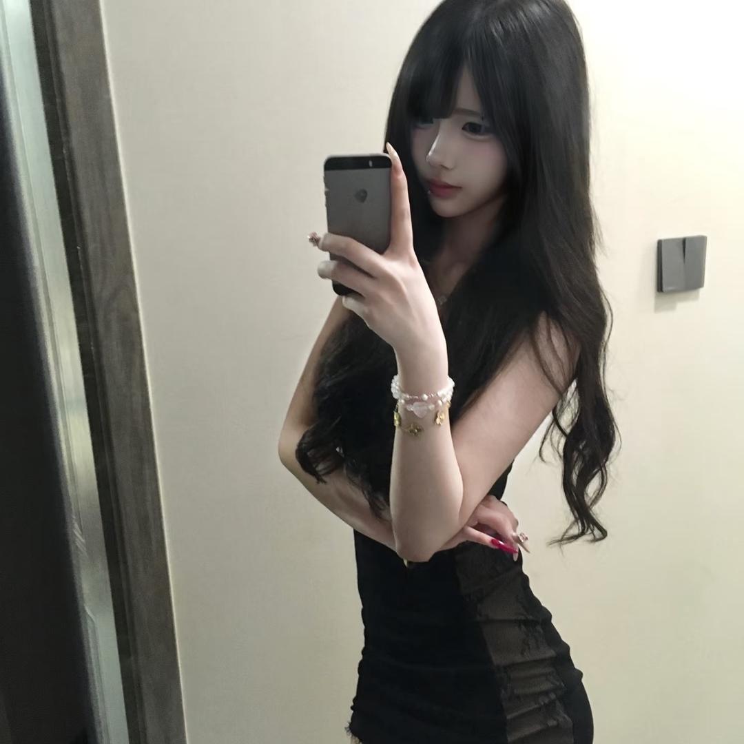 冷冰冰.