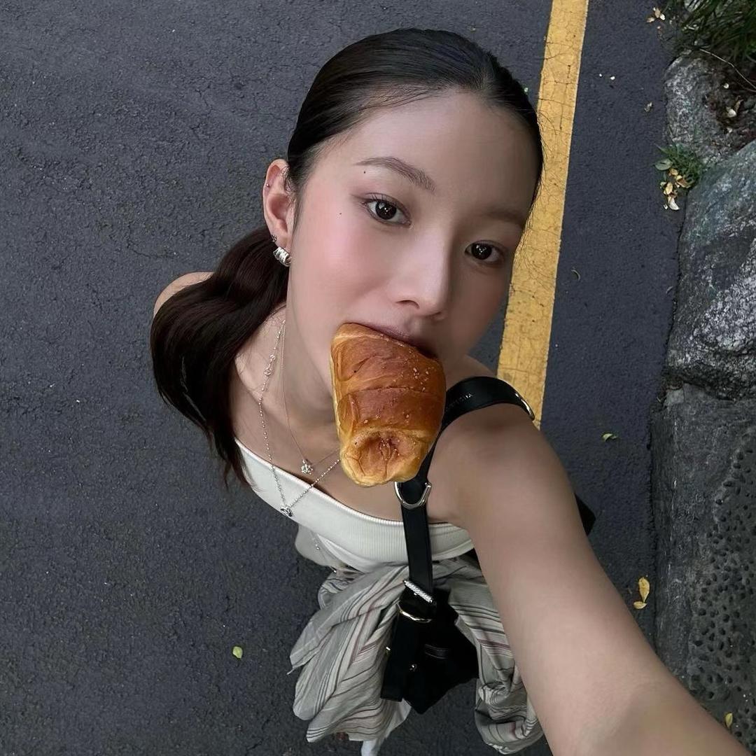 LYING_