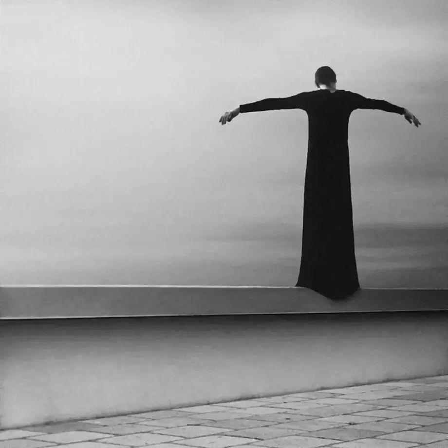 Aloneina.