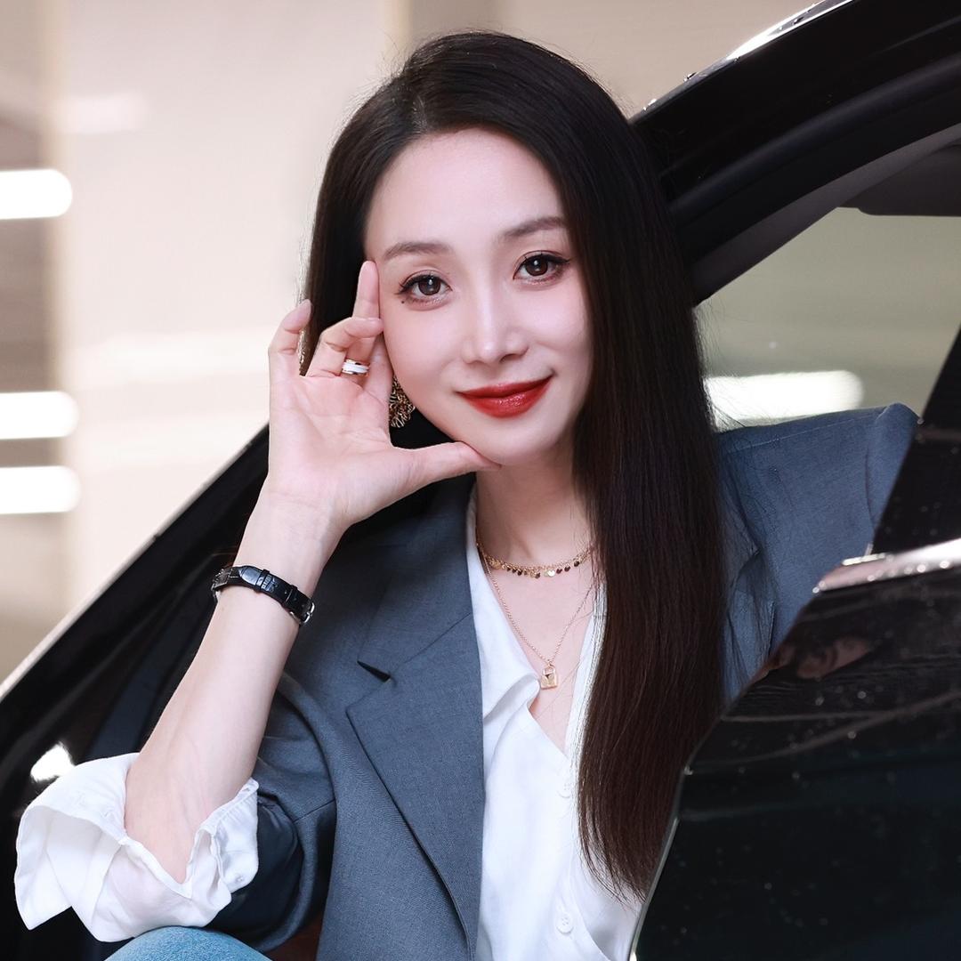 车代表佳子