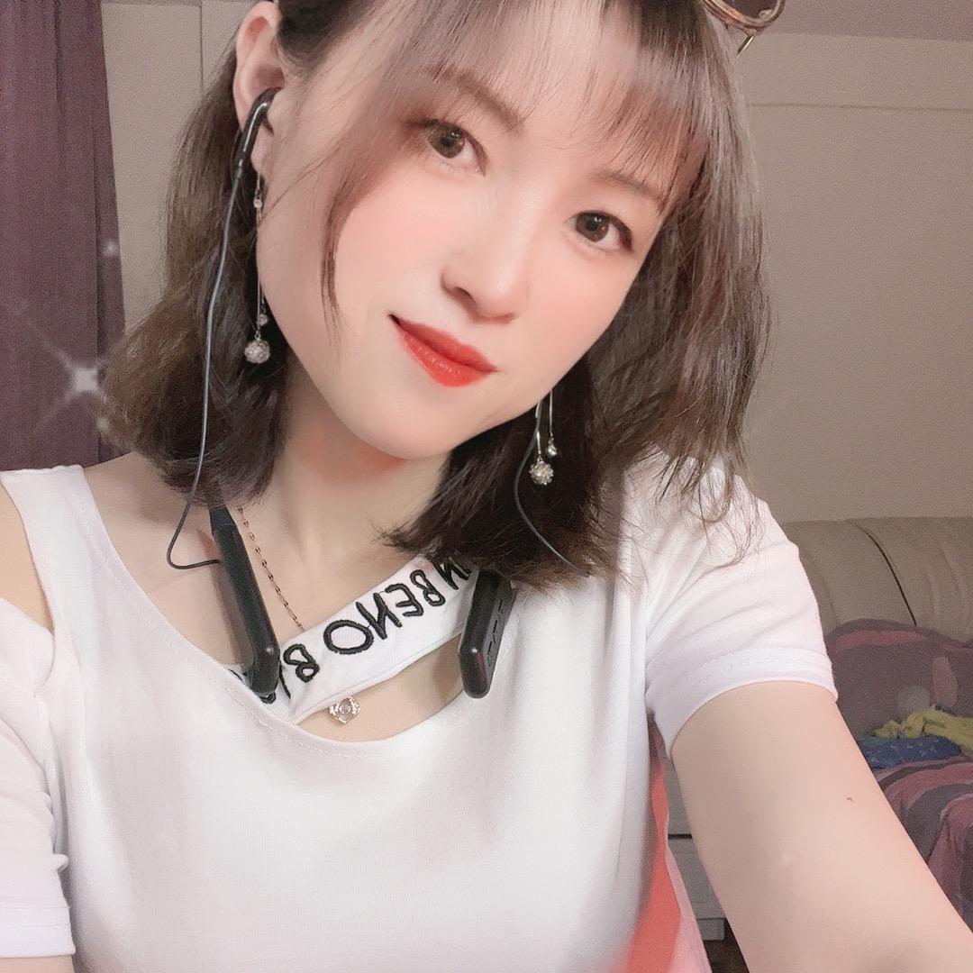 依 依
