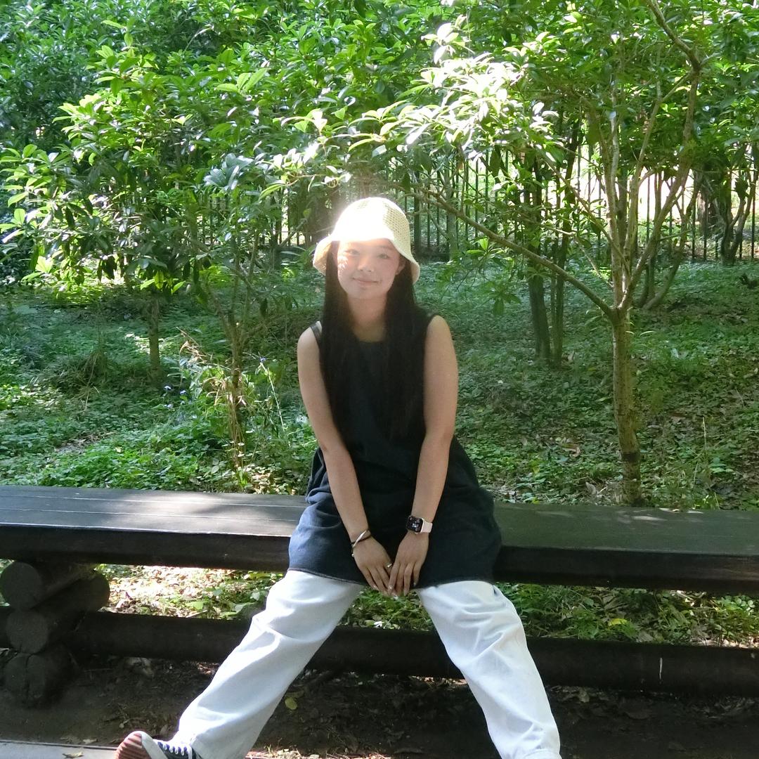 YY.