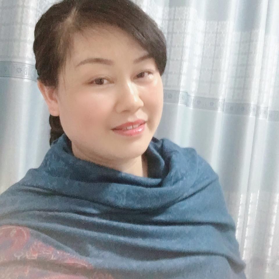 谢仁琴，唱歌