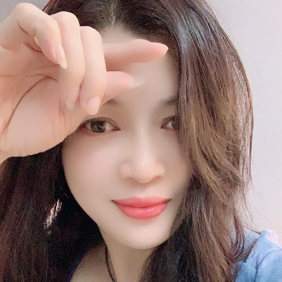 小白兔🐰(^｡^)白又白💃🏻