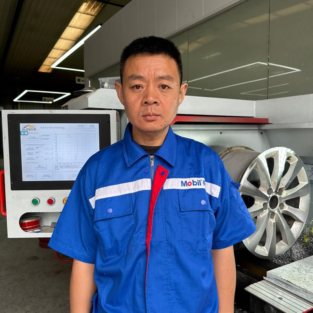 章丘轮毂专业改色拉丝变形修复