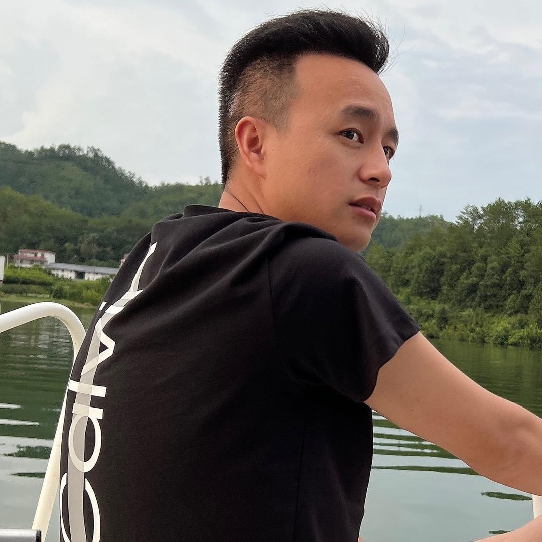 李岭村支书黄颖
