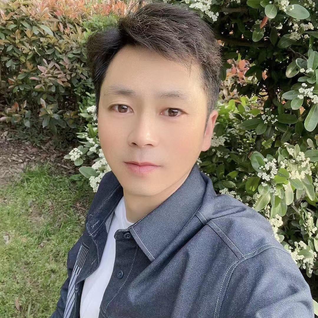 前沿潮男服饰