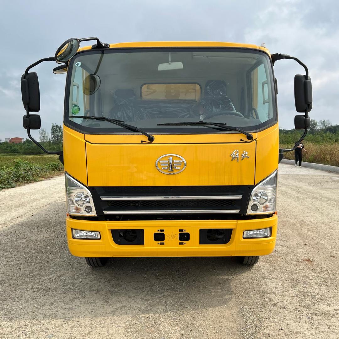 湖北自卸车厂家（潘经理）