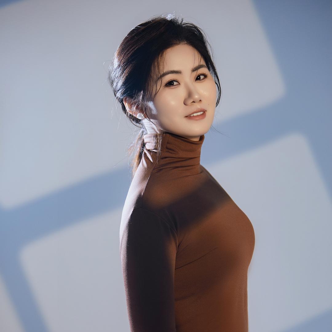 教写字的盼盼老师