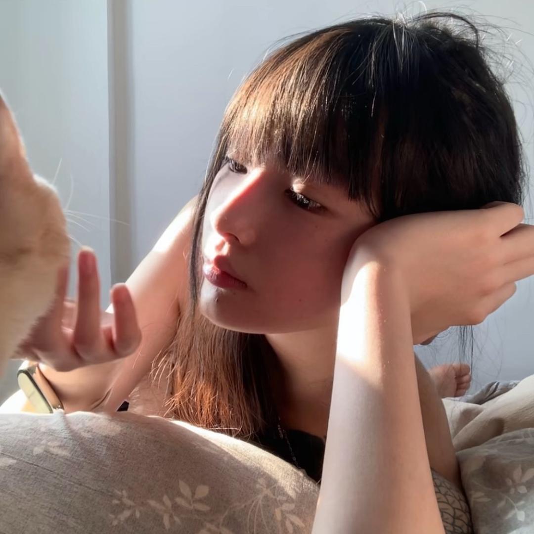 村里的女明星、