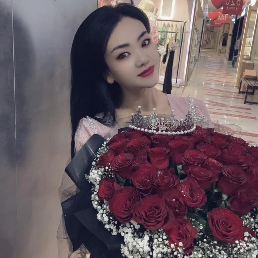 四宝服饰郁香菲   张琴