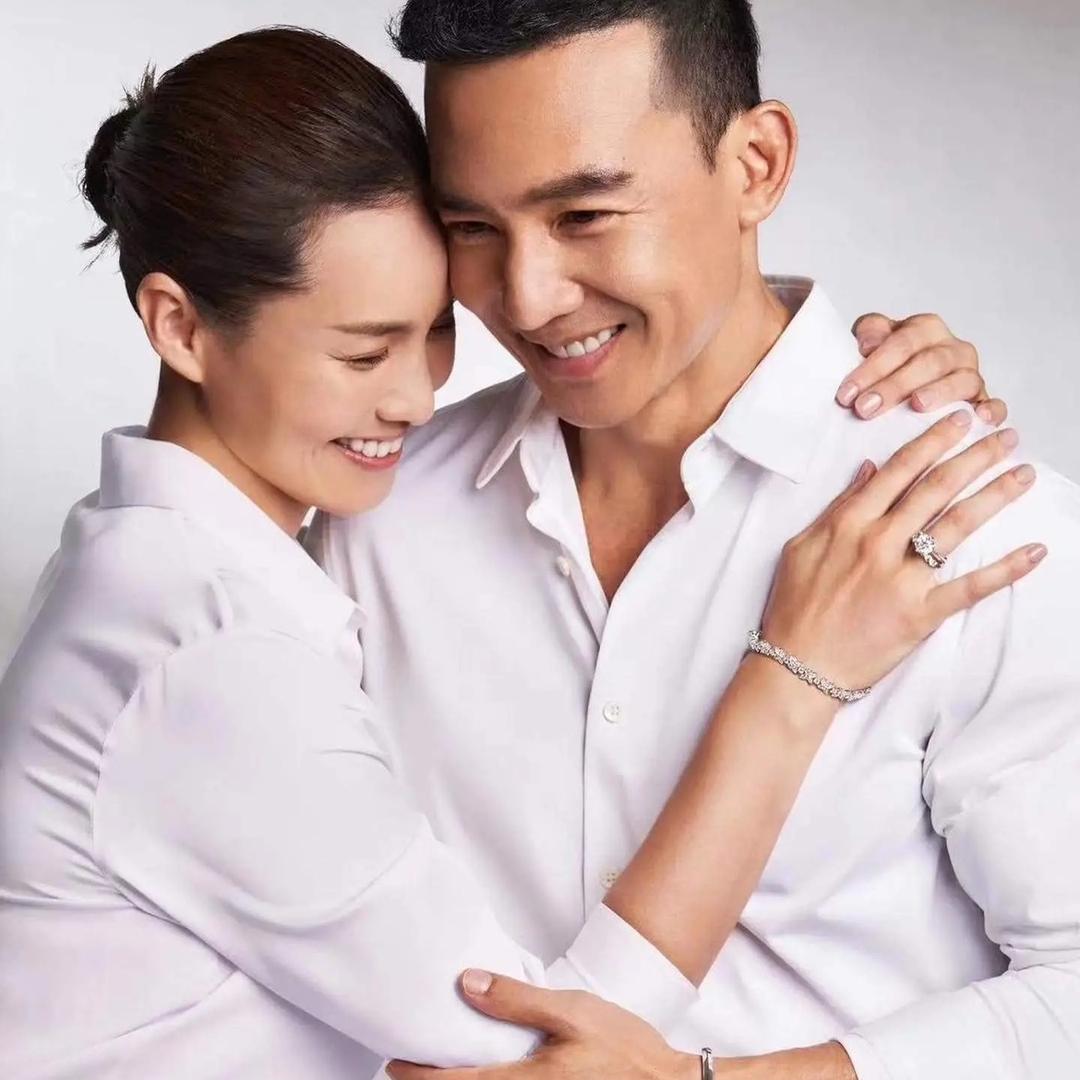 刘教练夫妇跳操回放