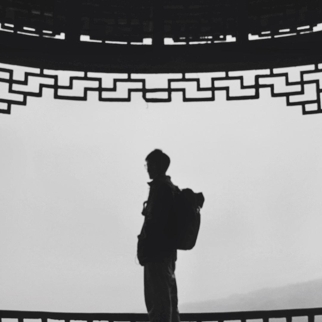 举相机的小李