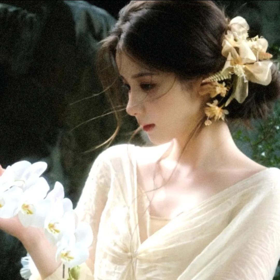 爱吃香菜.