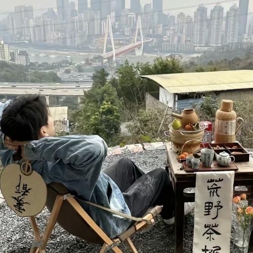 人潮拥挤咋没挤死你