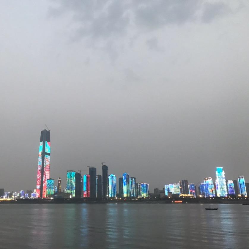 半岛铁皮盒