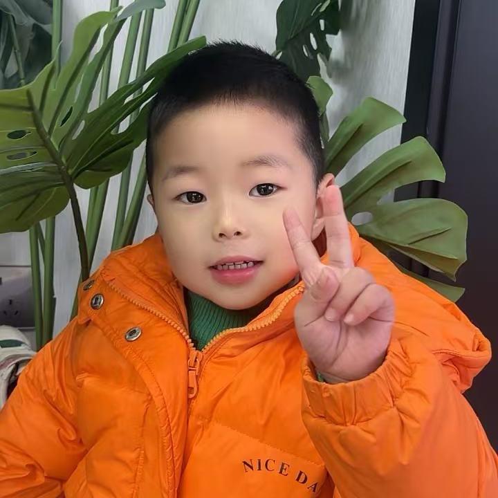 小墨墨童鞋