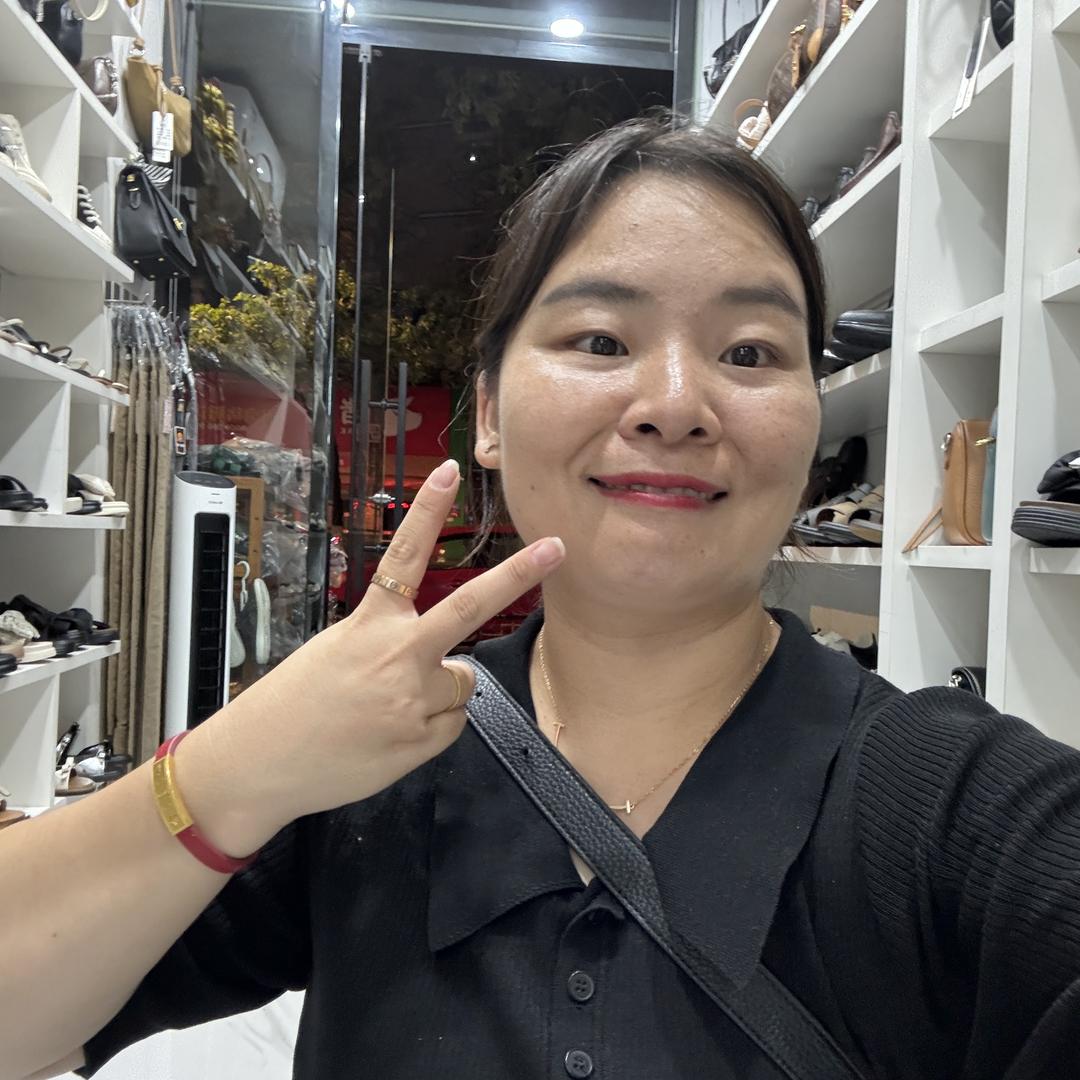 辣妈鞋店在漳州奔跑