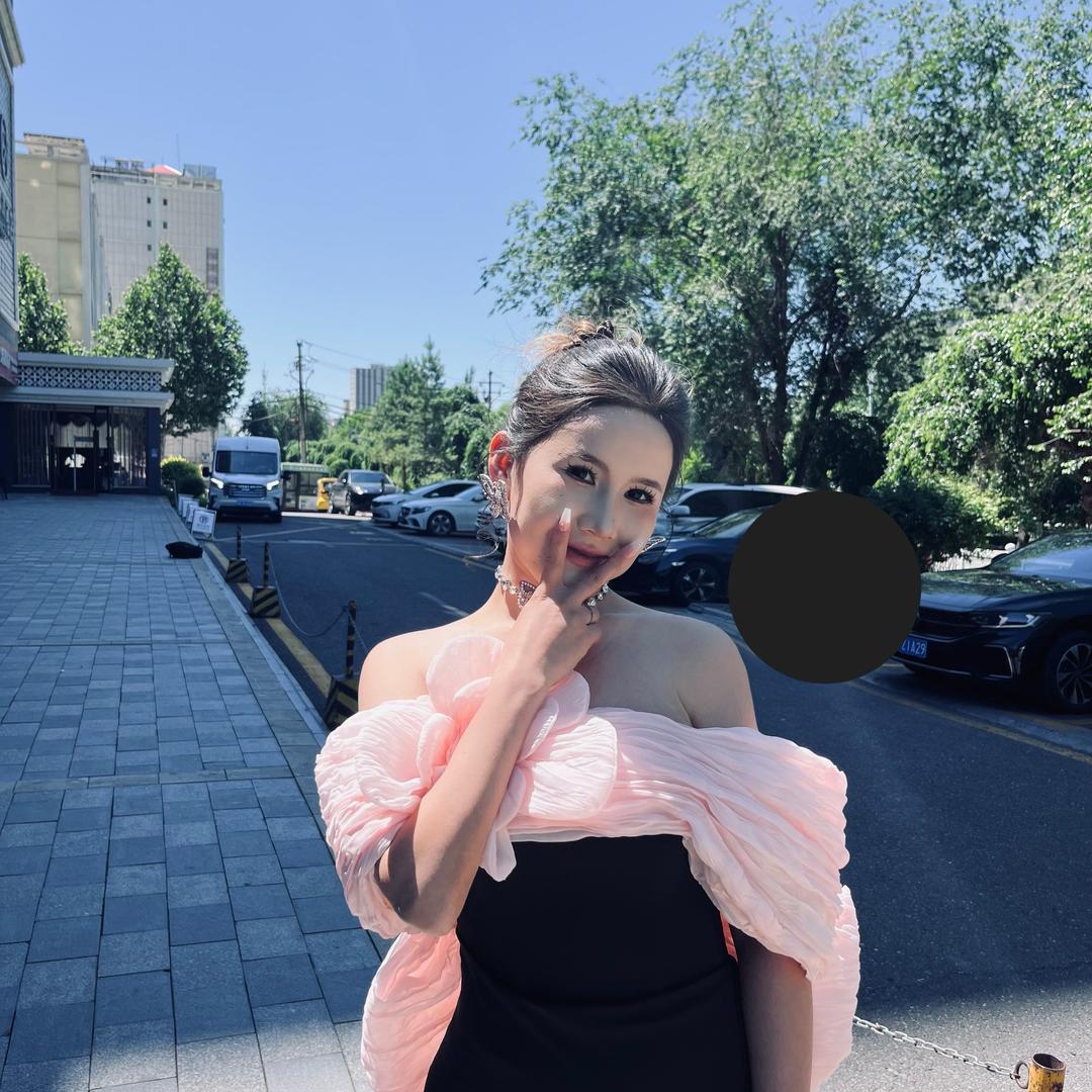 dina是小富婆